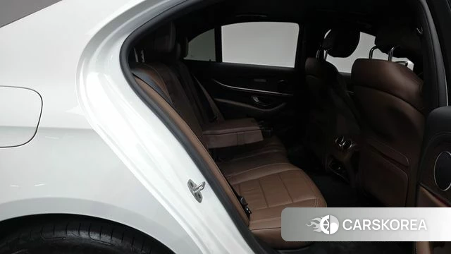 Mercedes-Benz E-Class W213 2022 Белый из Кореи, фото 2