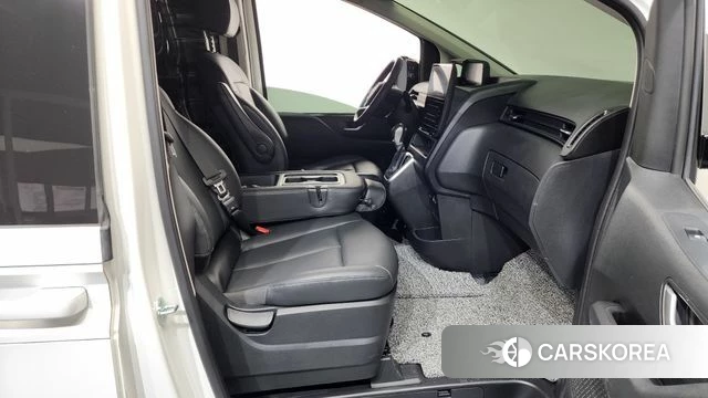 Hyundai Staria 2023 Белый из Кореи, фото 2