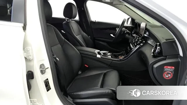 Mercedes-Benz C-Class W205 2018 Белый из Кореи, фото 2