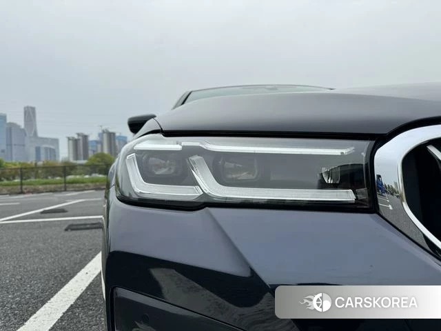 BMW 5 series 2022 Черный из Китая, фото 2