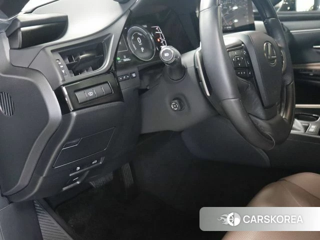 Lexus ES300h 7th generation 2025 Серебряный из Кореи, фото 2