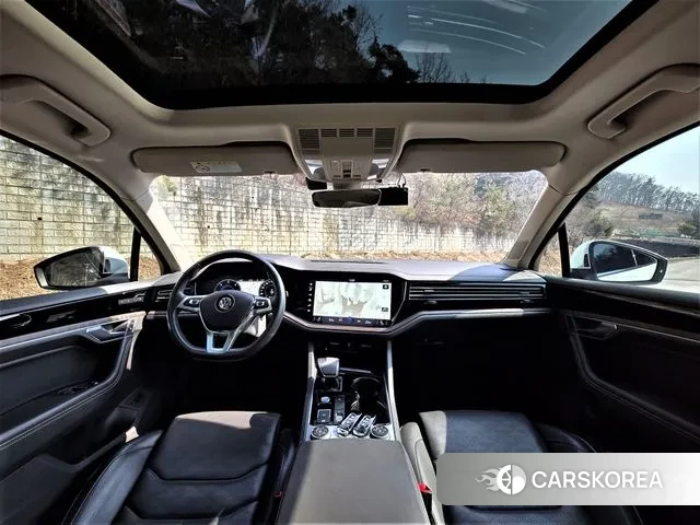 Volkswagen Touareg 3rd generation 2020 Белый из Кореи, фото 2