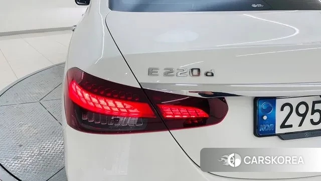 Mercedes-Benz E-Class W213 2021 Белый из Кореи, фото 2
