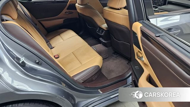 Lexus ES300h 7th generation 2021 Серый из Кореи, фото 2