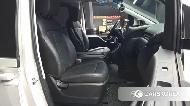 Hyundai Staria 2023 Белый из Кореи, фото 2