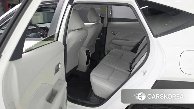 Hyundai Kona (SX2) 2024 Белый из Кореи, фото 2