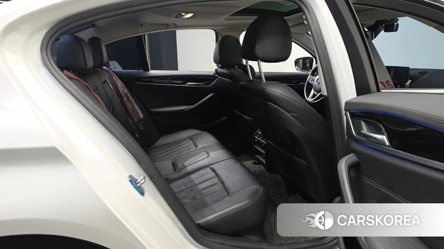 BMW 5 Series (G30) 2019 Белый из Кореи, фото 2