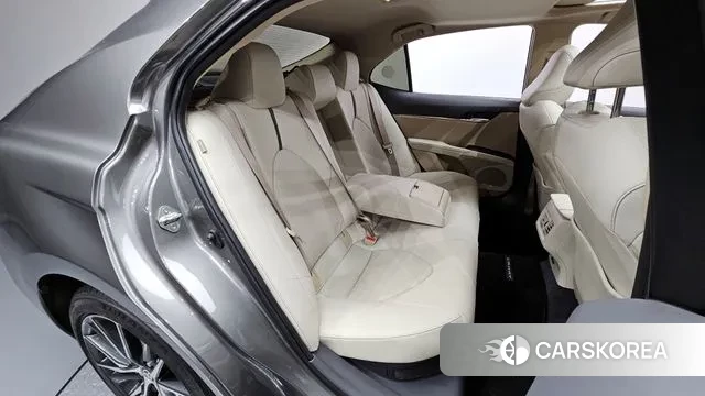 Toyota Camry (XV70) 2024 Серый из Кореи, фото 2