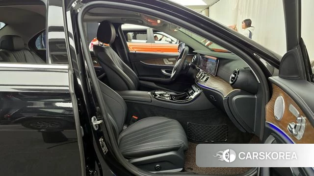 Mercedes-Benz E-Class W213 2020 Черный из Кореи, фото 2