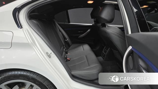 BMW 3 Series (F30) 2018 Белый из Кореи, фото 2
