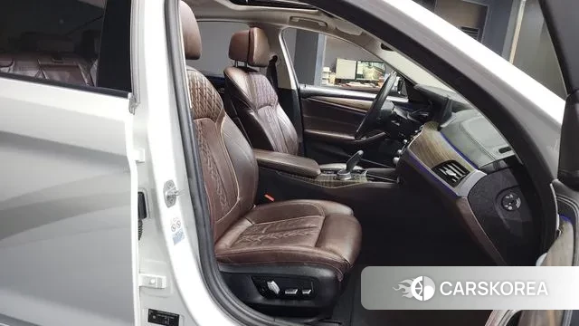 BMW 5 Series (G30) 2020 Белый из Кореи, фото 2