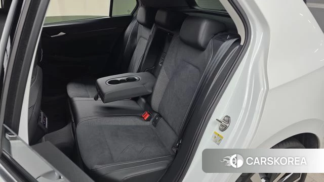 Volkswagen Golf 8th Generation 2026 Белый из Кореи, фото 2