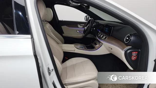 Mercedes-Benz E-Class W213 2021 Белый из Кореи, фото 2