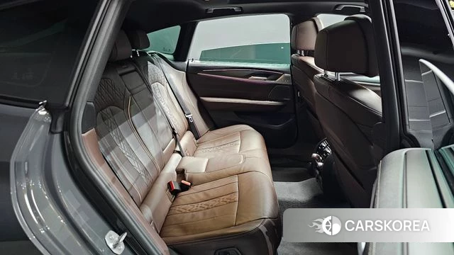 BMW 6 Series GT (G32) 2024 Серебристо-серый из Кореи, фото 2