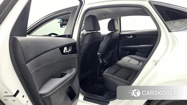 Kia The New K3 2nd generation 2022 Белый из Кореи, фото 2