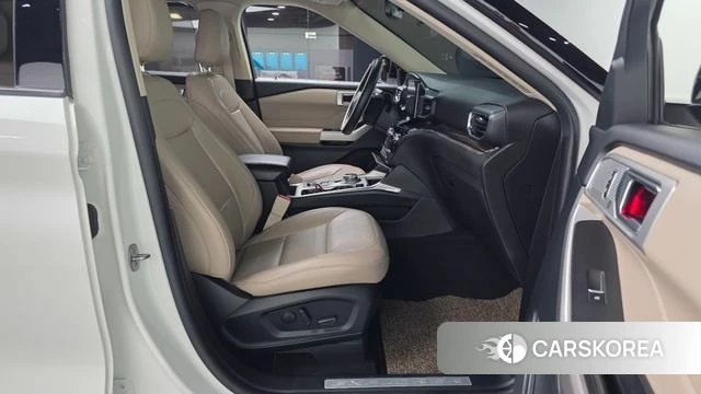 Ford Explorer 6th Generation 2023 Белый из Кореи, фото 2