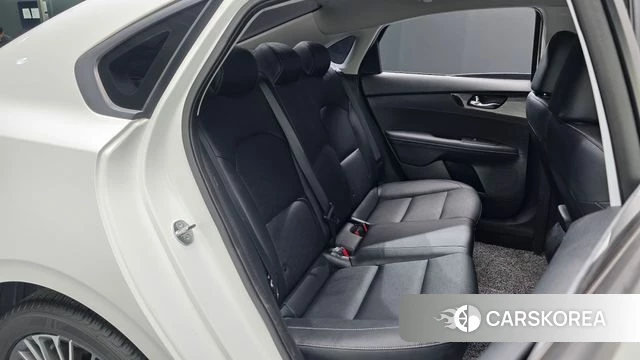 Kia The New K3 2nd generation 2023 Белый из Кореи, фото 2