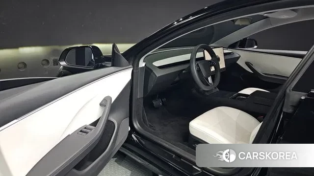 Tesla Model 3 2024 Черный из Кореи, фото 2