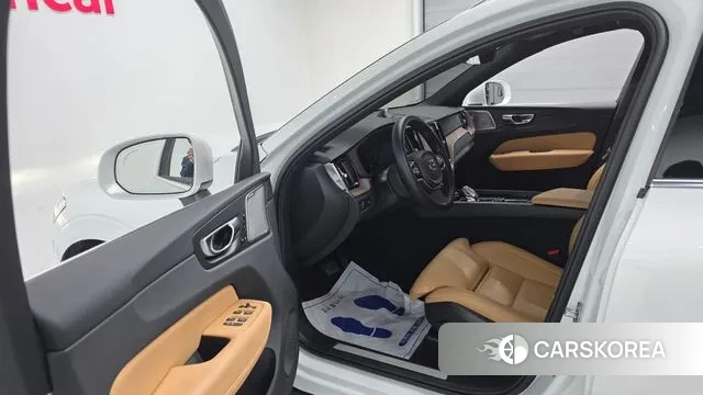 Volvo XC60 second Generation 2022 Белый из Кореи, фото 2