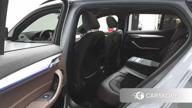 BMW X2 (F39) 2022 Светло-серебряный цвет из Кореи, фото 2