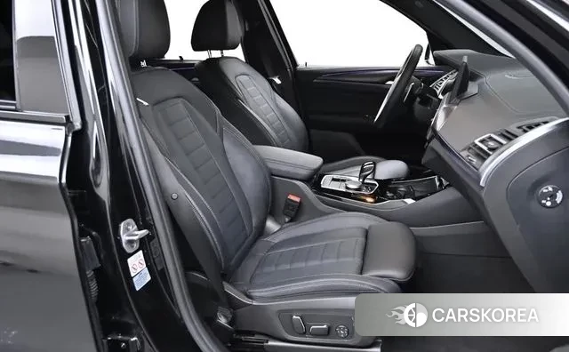 BMW X3 (G01) 2023 Черный из Кореи, фото 2