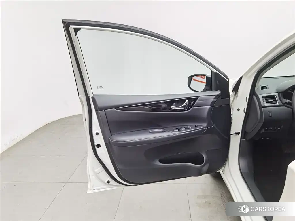 Nissan Tiida 2024 Белый из Китая, фото 2