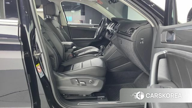 Volkswagen Tiguan second Generation 2018 Черный из Кореи, фото 2
