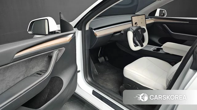 Tesla Model Y 2024 Белый из Кореи, фото 2