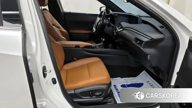 Lexus UX250h 2020 Белый из Кореи, фото 2