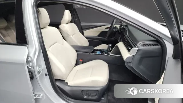 Toyota Camry (XV80) 2025 Серебряный из Кореи, фото 2