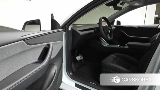 Tesla Model Y 2025 Белый из Кореи, фото 2