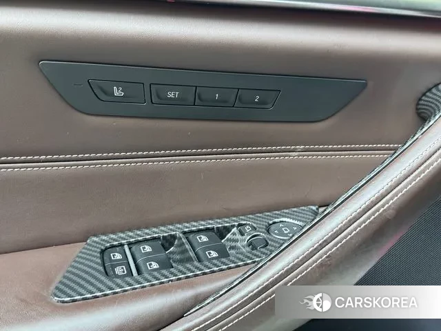 BMW 5 Series (G30) 2018 Белый из Кореи, фото 2