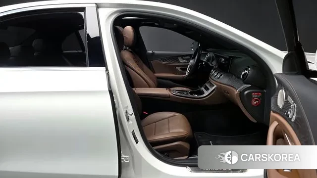 Mercedes-Benz E-Class W213 2022 Белый из Кореи, фото 2