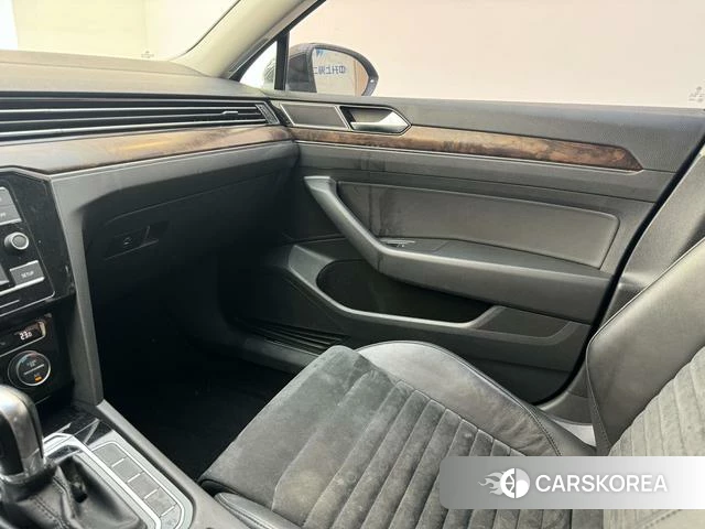 Volkswagen Magotan 2018 Черный из Китая, фото 2