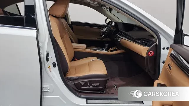 Lexus New ES300h 2018 Белый из Кореи, фото 2