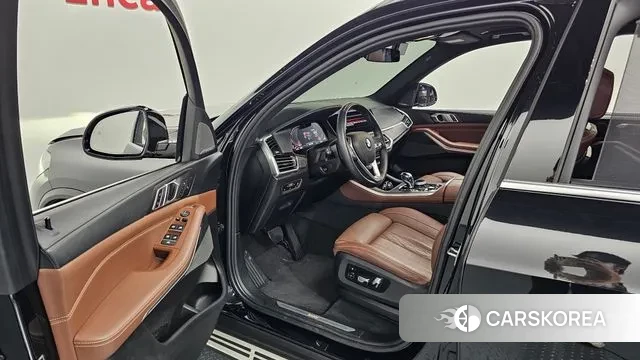 BMW X5 (G05) 2023 Черный из Кореи, фото 2