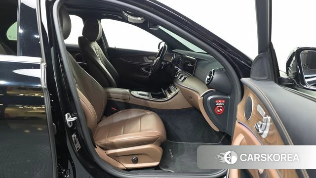 Mercedes-Benz E-Class W213 2020 Черный из Кореи, фото 2