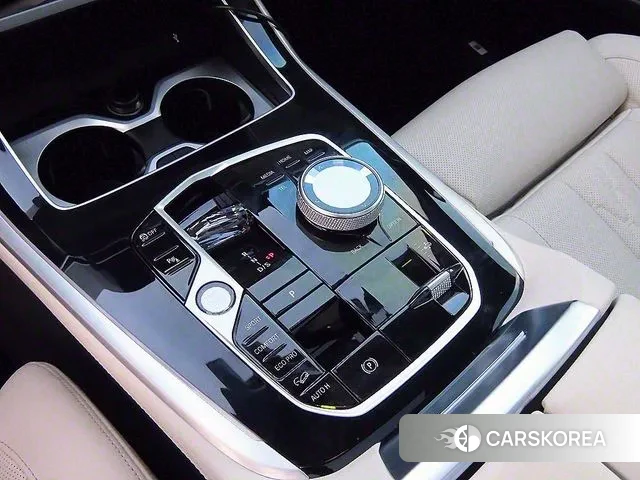 BMW X7 (G07) 2024 Белый из Кореи, фото 2