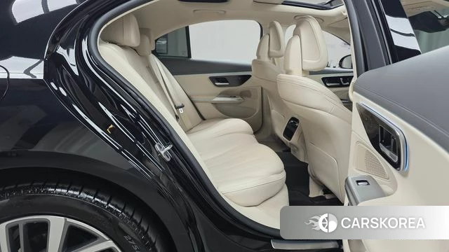 Mercedes-Benz E-Class W214 2024 Черный из Кореи, фото 2