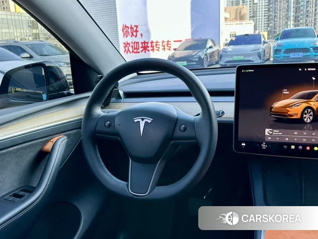 Tesla Model Y 2023 Черный из Китая, фото 2
