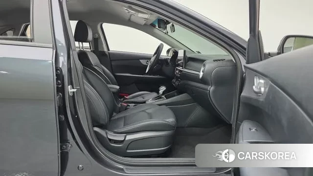 Kia The New K3 2nd generation 2022 Серый из Кореи, фото 2