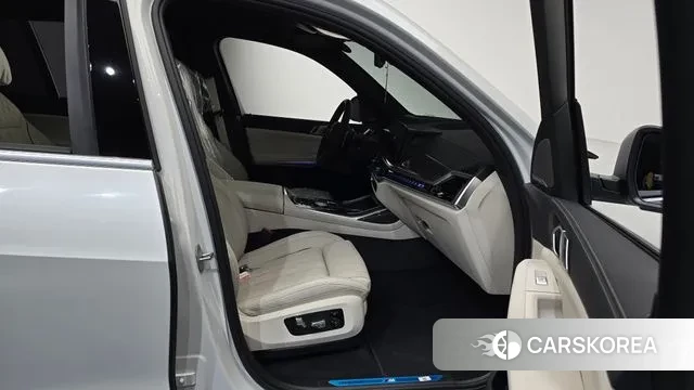 BMW X7 (G07) 2024 Белый из Кореи, фото 2