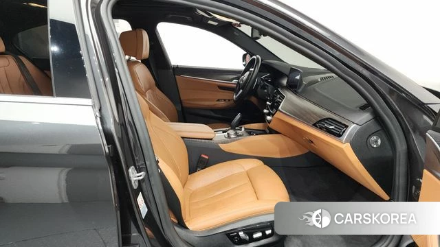 BMW 5 Series (G30) 2020 Серый из Кореи, фото 2