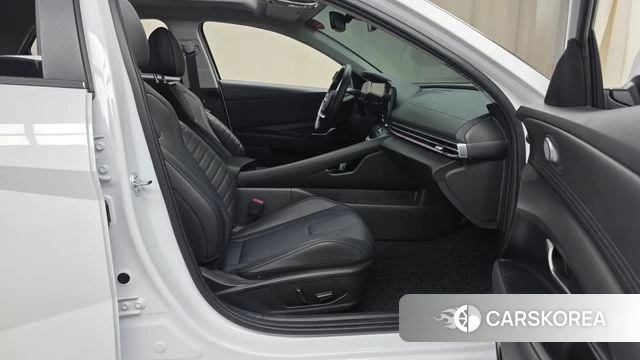 Hyundai The New Avante (CN7) 2024 Белый из Кореи, фото 2