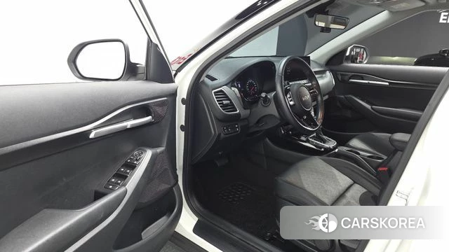 Kia Seltos 2021 Белый из Кореи, фото 2