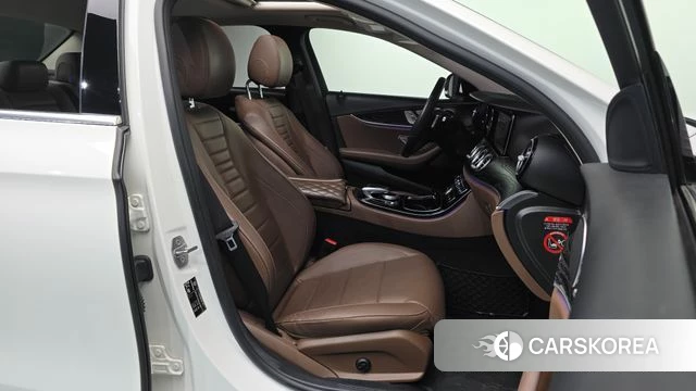 Mercedes-Benz E-Class W213 2018 Белый из Кореи, фото 2