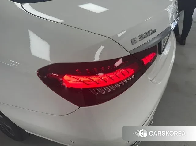 Mercedes-Benz E-Class W213 2021 Белый из Кореи, фото 2