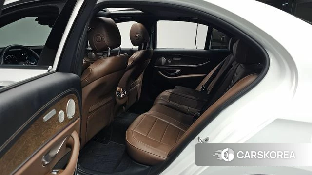 Mercedes-Benz E-Class W213 2023 Белый из Кореи, фото 2
