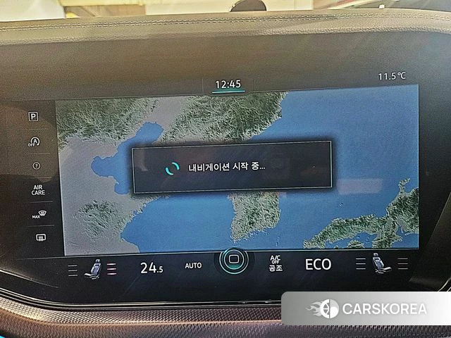 Volkswagen Touareg 3rd generation 2023 Белый из Кореи, фото 2