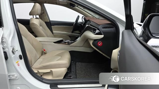 Toyota Camry (XV70) 2018 Белый из Кореи, фото 2